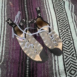 Rock Climbing shoes Lace Up Five Ten Stealth US 5.5